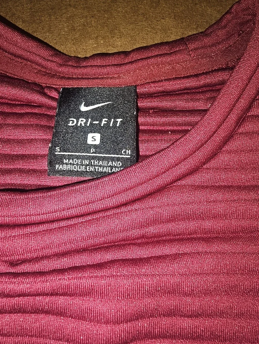 Nike Dri-Fit Size S Ribbed Crewneck Sweatshirt in Maroon